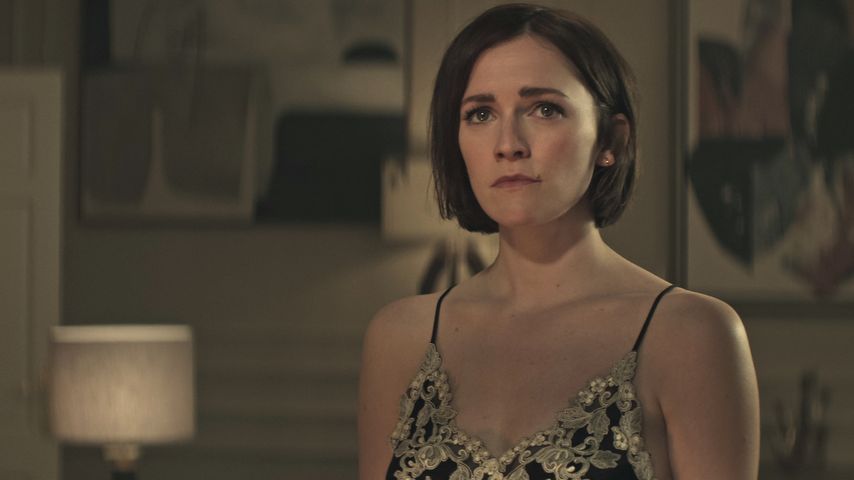Charlotte Ritchie als "Kate" in vierter Staffel von "You"