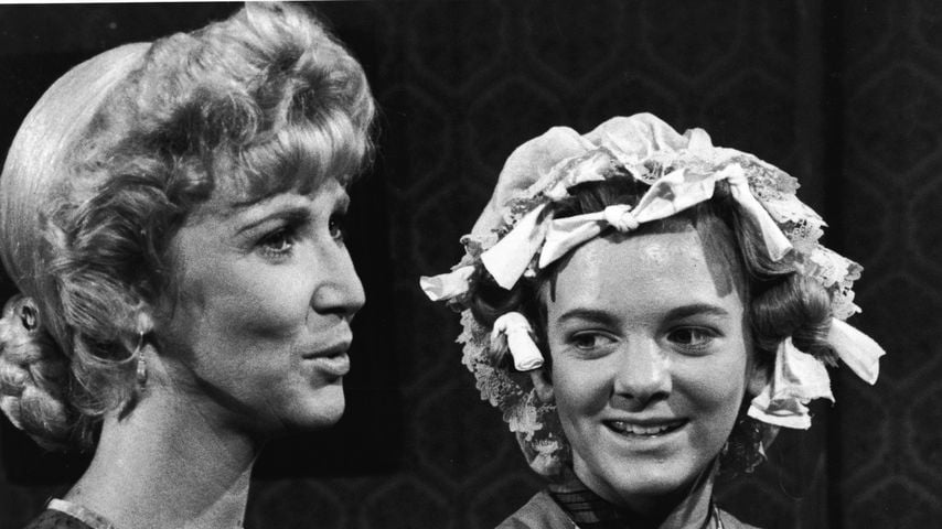 Charlotte Stewart und Alison Arngrim in einer Szene aus "Unsere kleine Farm" (Folge "Here Come the Brides", 1977)