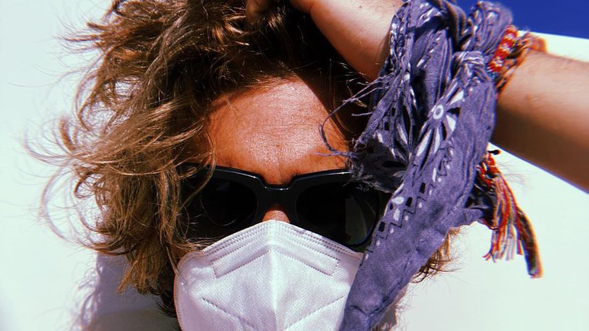 Chase Stokes mit Gesichtsmaske auf seinem aktuellen Instagram Post