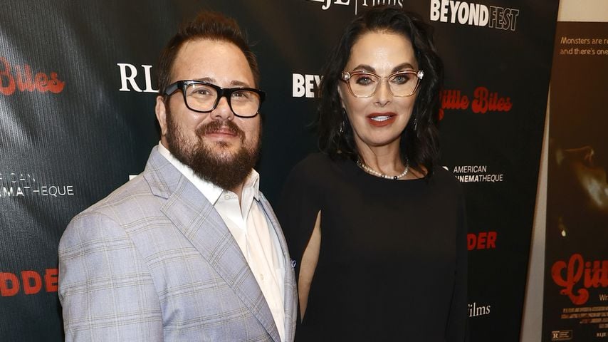 Mit Mama Cher: Chaz Bono heiratet seine Jugendliebe Shara