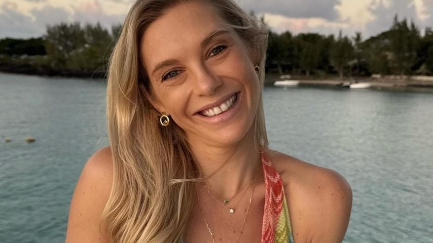 Mit Baby im Arm: Chelsy Davy teilt private Familienmomente