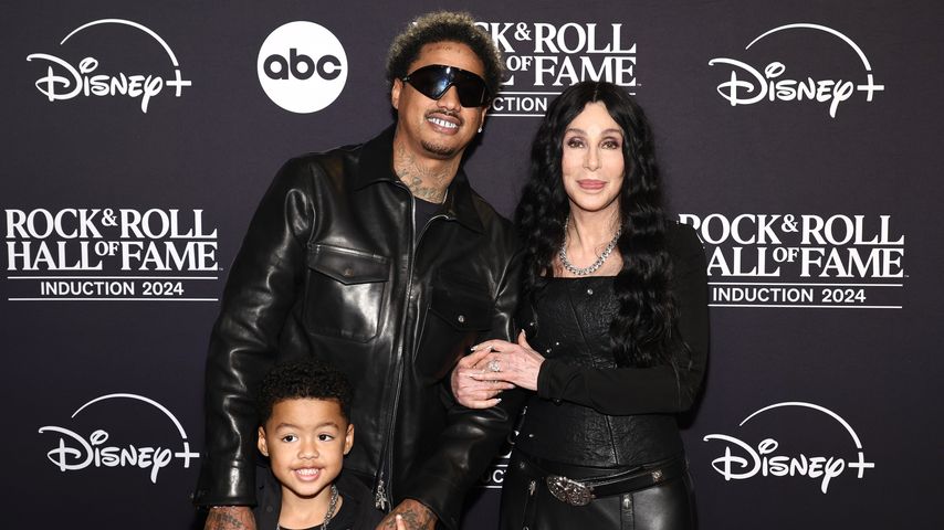 Cher mit ihrem Freund Alexander Edwards und seinem Sohn Slash, Oktober 2024