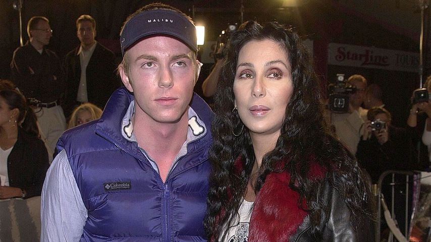 Cher steht ihrem Sohn Elijah Blue Allman nach Überdosis bei