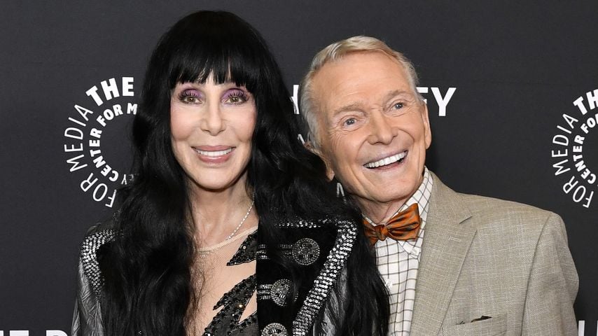 Cher und Bob Mackie bei der Premiere von "Bob Mackie: Naked Illusion" in Los Angeles