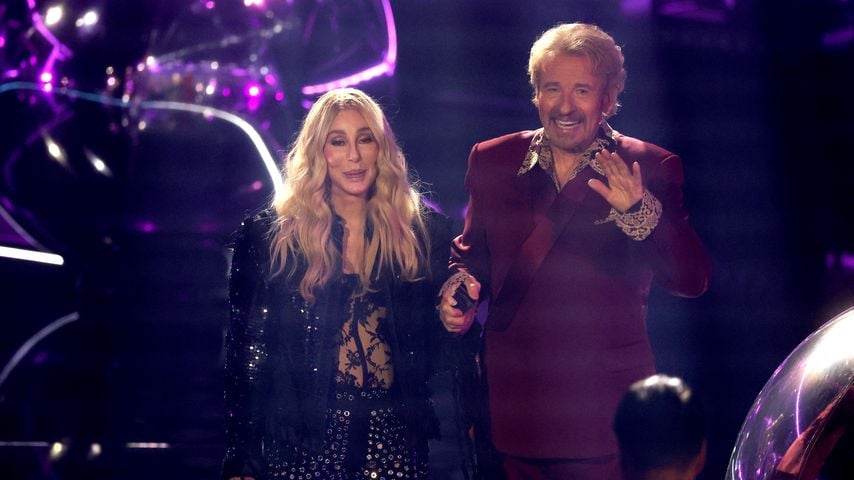 Cher und Thomas Gottschalk bei "Wetten, dass..?", November 2023