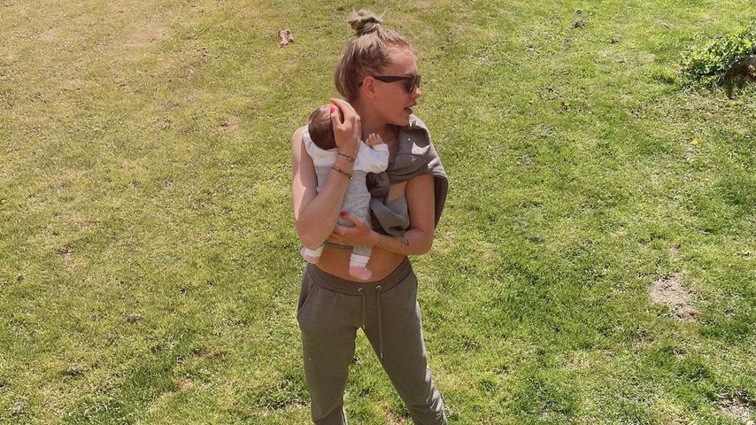 Cheyenne Ochsenknecht mit ihrer Tochter Mavie im April 2021