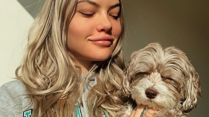 Cheyenne Ochsenknecht mit ihrem Hund Cupcake