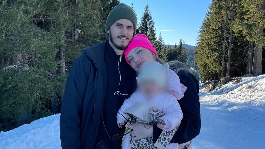 Cheyenne Ochsenknecht mit ihrem Verlobten Nino und ihrer Tochter Mavie