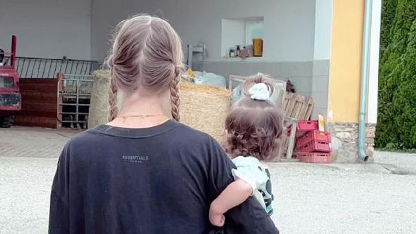 Cheyenne Ochsenknecht und Tochter Mavie im Juli 2022