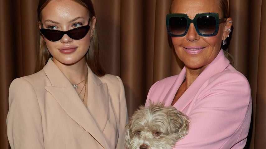 Cheyenne und Natascha Ochsenknecht mit ihrem Hund, 2019