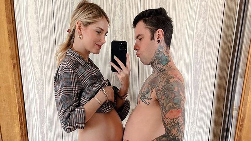Schwangere Chiara Ferragni und Mann machen Bauch-Vergleich