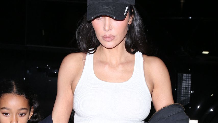 Ihre Tochter Chicago und Kim Kardashian auf dem Weg zu einem Basketballspiel von Saint
