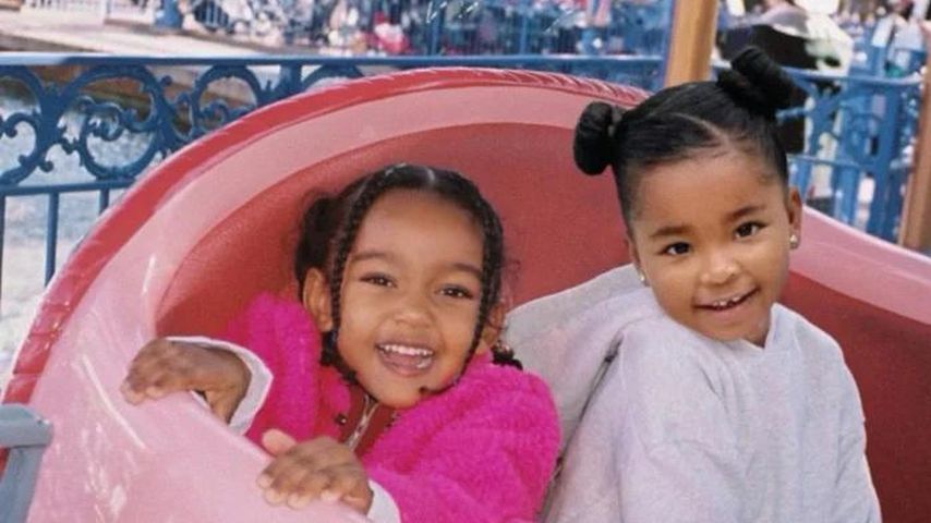 Chicago West und True Thompson im Disneyland