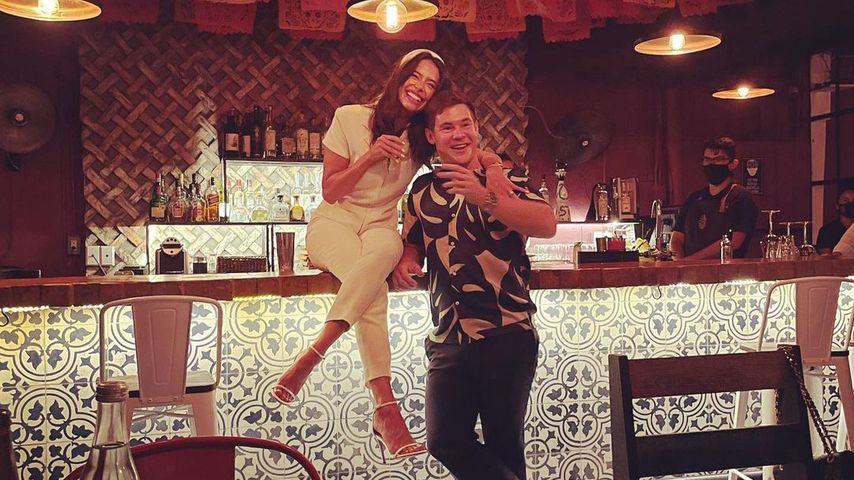 Chloe Bridges und Adam DeVine im September 2021