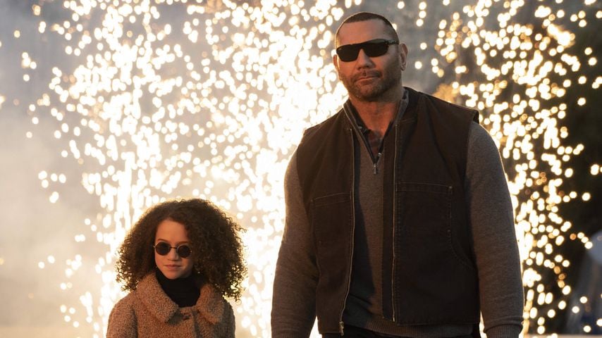 Chloe Coleman und Dave Bautista in einer Szene aus "Der Spion von nebenan" (2020)