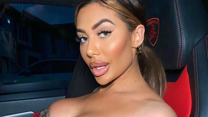 Chloe Ferry im Auto