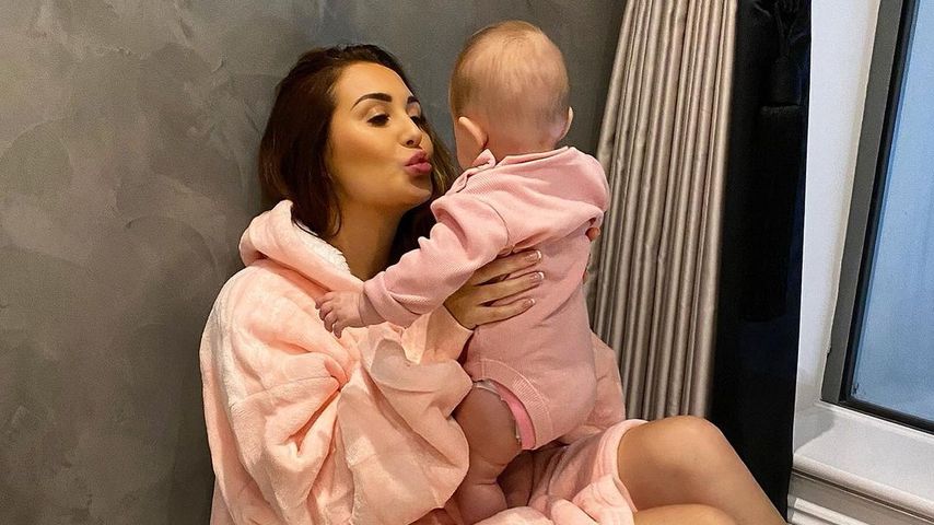 "Ex on the Beach"-Bekanntheit Chloe Goodman mit ihrer Tochter Isla