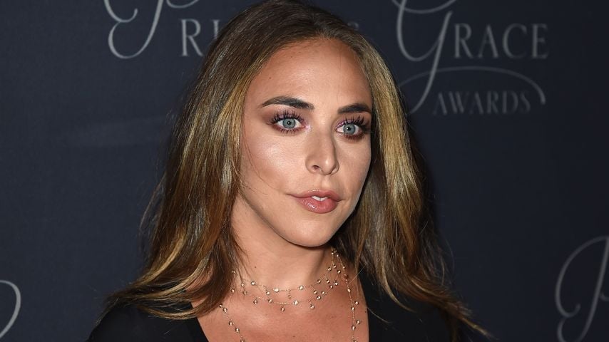 Chloe Green im schwarzen Oberteil