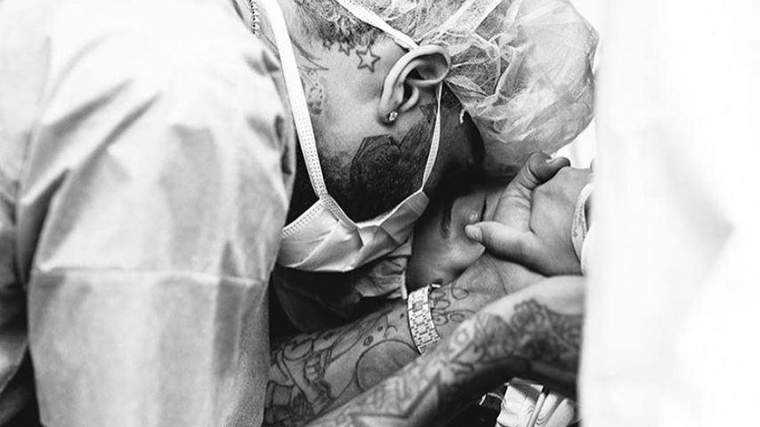 Chris Brown und Ammika Harris kurz nach der Geburt, November 2019