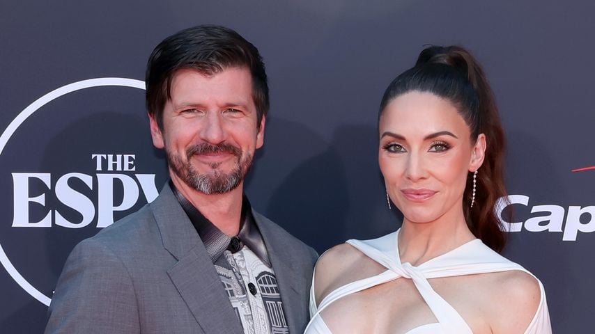 Chris Cole und Whitney Cummings bei den 2025 ESPY Awards im Dolby Theatre in Hollywood