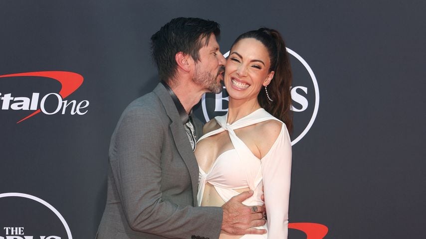 Whitney Cummings und Skateboarder Chris Cole sind verlobt