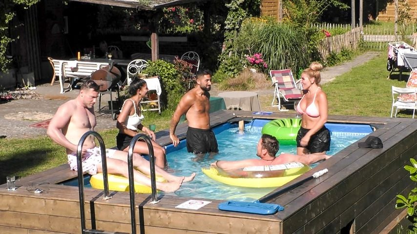 Chris, Eva, Lou, Michael und Lisha im "Sommerhaus der Stars"