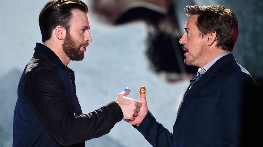 Daumen-Kampf: Chris Evans fordert Robert Downey Jr. heraus!