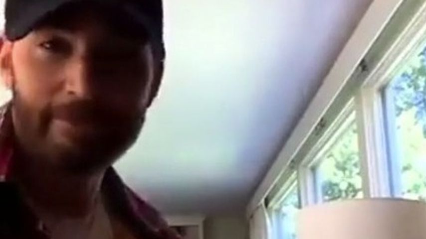 Flinke Finger: Chris Evans am Klavier bringt Fans in Ekstase