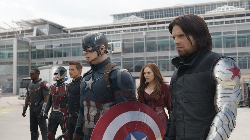 Chris Evans mit seinen Filmkollegen von "Captain America: Civil War"