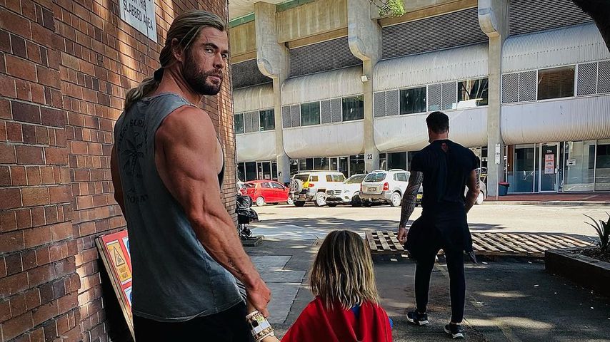 Chris Hemsworth mit seinem Sohn im Frühjahr 2021