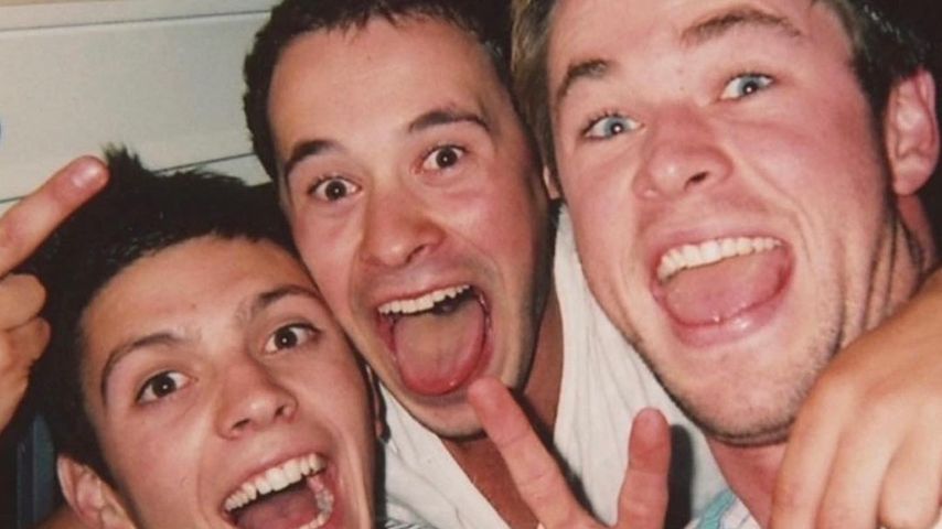 Chris Hemsworth mit seinen Freunden