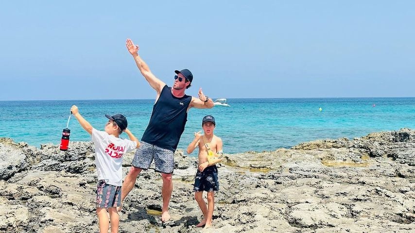 Chris Hemsworth mit seinen Zwillingssöhnen