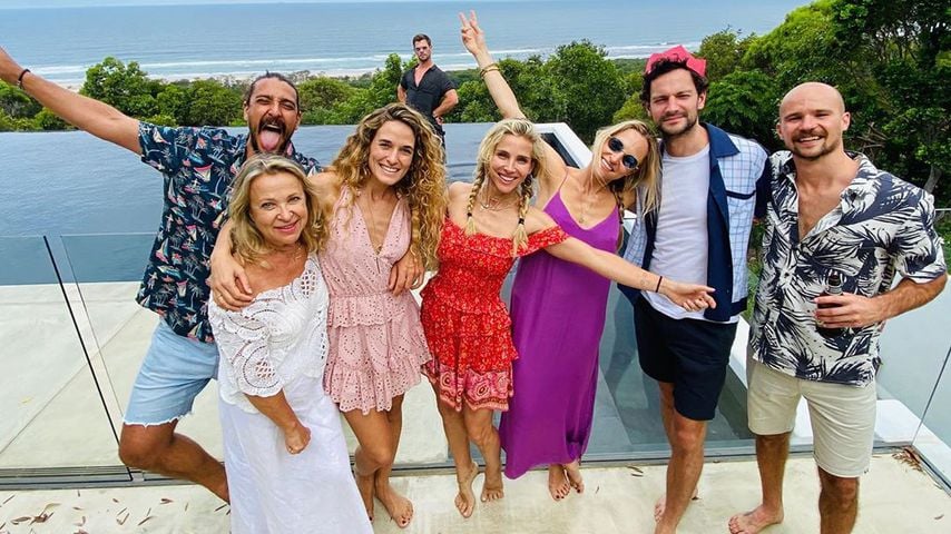 Chris Hemsworth und Elsa Pataky mit Familienmitgliedern