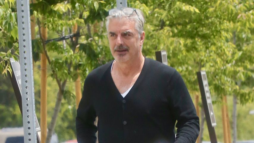 Ehekrise überstanden? Chris Noth wurde mit Ehering gesichtet