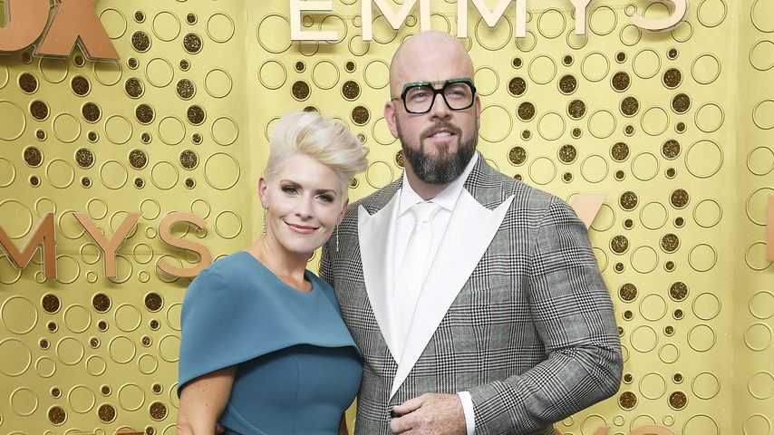 Chris Sullivan (rechts) mit seiner Frau Rachel Reichard bei den Emmy Awards 2019