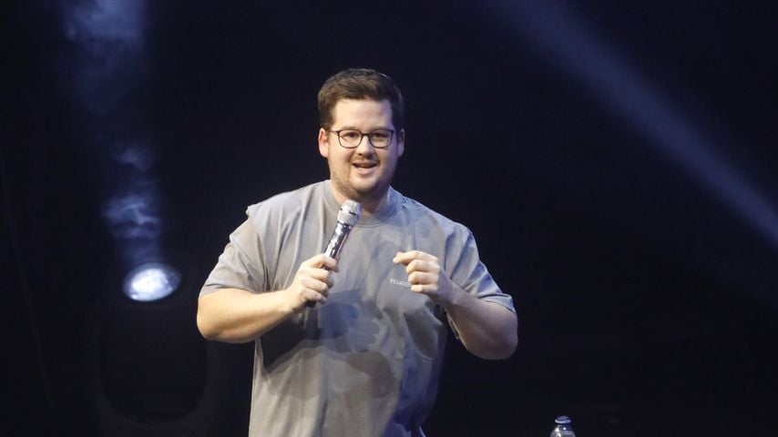 Chris Tall bei "Laugh Stories 2024" in der Rudolf Weber Arena Oberhausen, 21. Dezember 2024