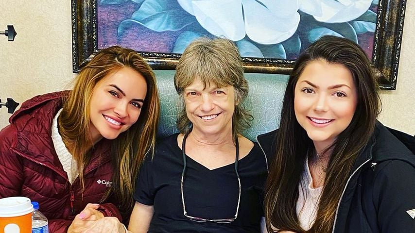 Chrishell Stause mit ihrer Mutter und ihrer Schwester