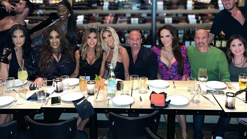 Chrishell Stause mit ihren Freunden bei ihrer Geburtstagsfeier im Juli 2022