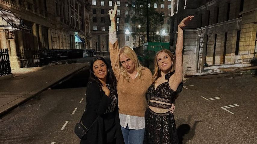 Rebel Wilson feiert Reunion mit "Pitch Perfect"-Kollegen