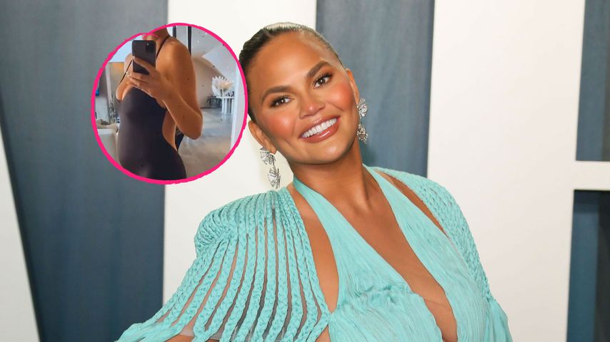 Enger Einteiler: Hier zeigt Chrissy Teigen ihr Babybäuchlein