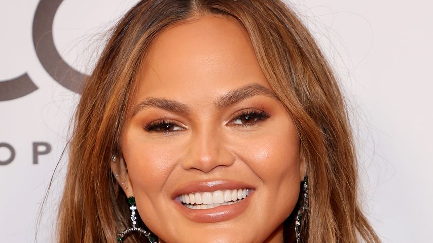 Chrissy Teigen bei den Hollywood Beauty Awards 2022