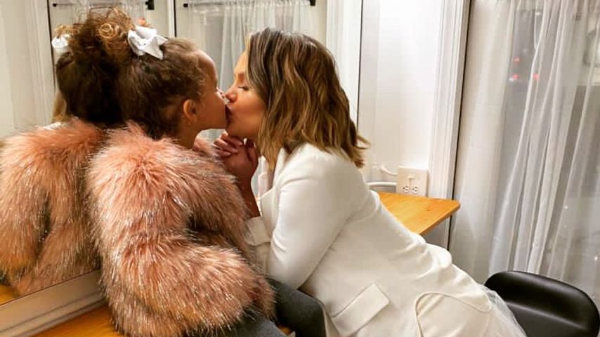 Chrissy Teigen mit ihrer Tochter Luna