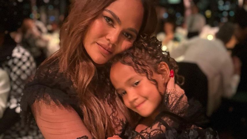 Chrissy Teigen mit ihrer Tochter Luna