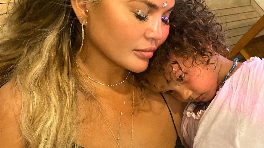Chrissy Teigen und ihre Tochter Luna im Dezember 2020