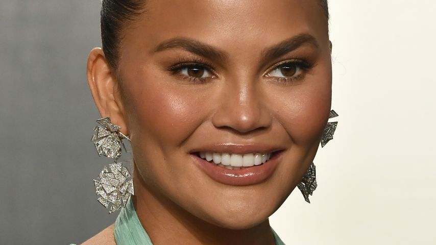 Chrissy Teigen im Februar 2020 bei der Vanity Fair Oscar Party in Beverly Hills