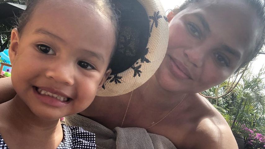 Chrissy Teigen und Luna Simone