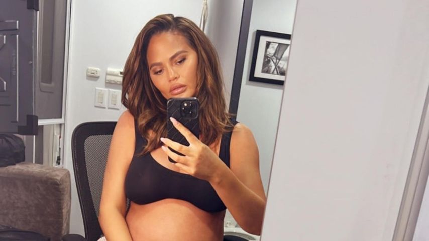 Chrissy Teigen während ihrer Schwangerschaft im Oktober 2022
