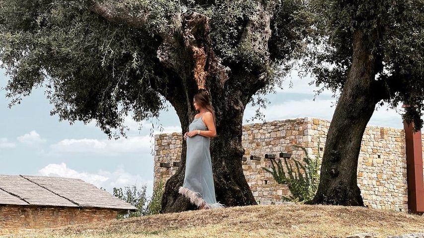 In Italien: Chrissy Teigen verzaubert erneut mit Babybauch