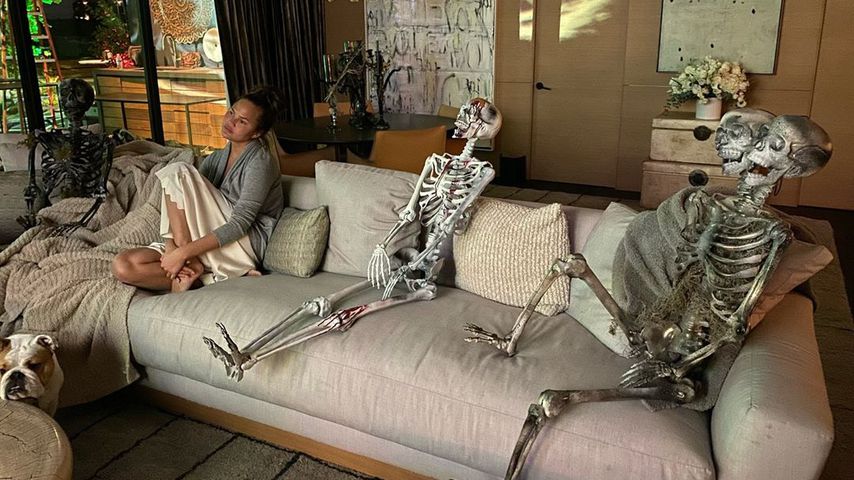 Fieser Halloween-Hangover: Chrissy Teigen ist total zerstört