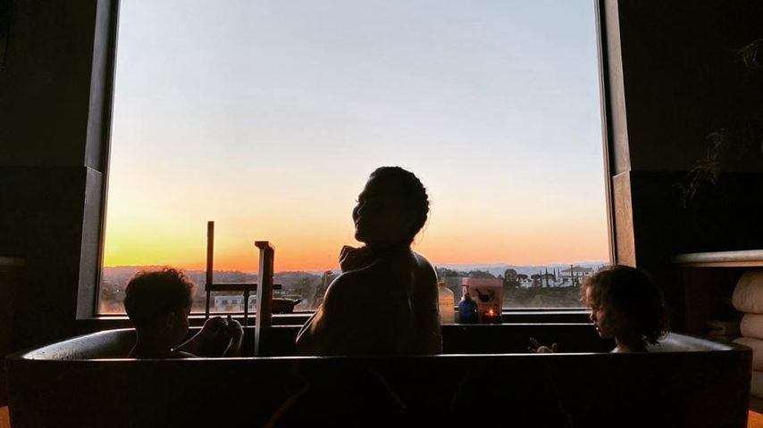 Chrissy Teigen, Miles Theodore und Luna Simone im März 2021